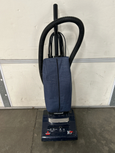 BISSELL 10 ANO BAG VACUUM (WORKS-NO ATTACHMENTS)