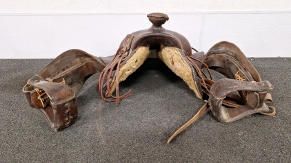 BEAUTIFUL LEATHER HORSE SADDLE