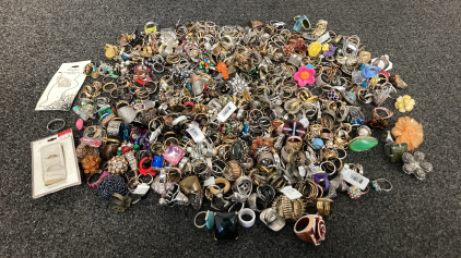 (700+) FASHION RINGS IN ALL SHAPES, SIZES AND COLORS