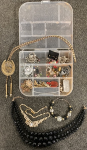 BOX OF COSTUME JEWELRY INCLUDING NECKLACES AND EARRINGS
