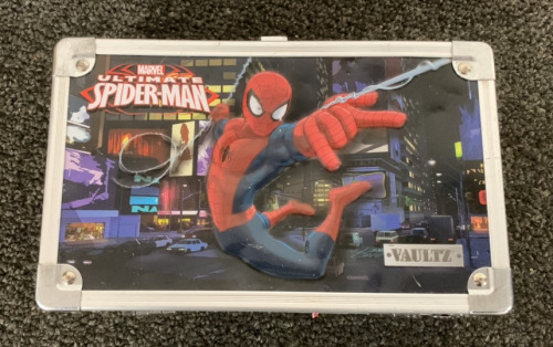 (1) MARVEL ULTIMATE SPIDER-MAN COLLECTORS SMALL BRIEFCASE