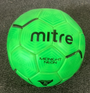 (1) MITRE MIDNIGHT NEON SOCCOR BALL RECREATIONAL QUALITY 5