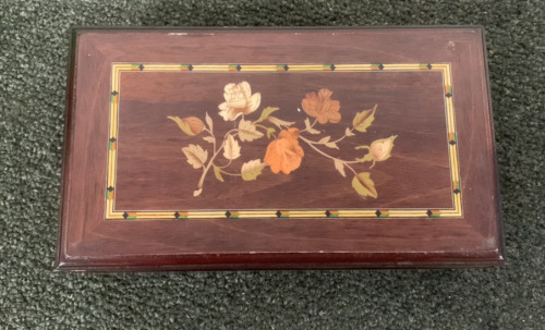 (1) DÉCORATIVE WOOD JEWELRY BOX WITH FLORAL DECAL AND MIRROR