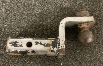 (1) METAL DRAW TITE BALL MOUNT HITCH