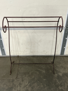 3FT TALL METAL BLANKET STAND