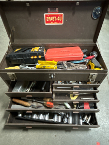 METAL TOOLBOX FULL OF TOOLS