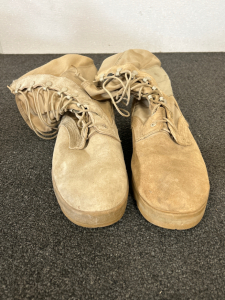 PAIR OF MILITARY BOOTS SIZE 13