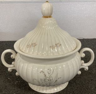 IVORY WHITE CERAMIC SOUP TUREEN