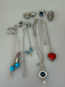 4 GORGEOUS SILVER TONE NECKLACES, 4 STUNNING RINGS (SIZES 7,9) AND 3 PAIRS OF BEAUTIFUL EARRINGS