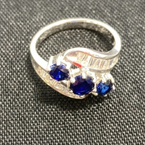 925 Women&rsquo;s Ring with Blue Stones (Size 6.5)