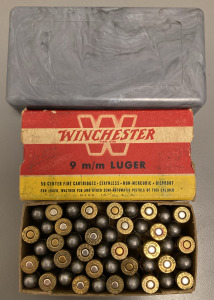 (50) RNDS. WINCHESTER 9 MM LUGER AMMO AND HARD AMMO CASE