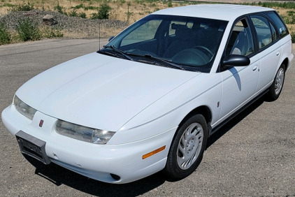 1998 SATURN SW2 - AFTERMARKET STEREO!