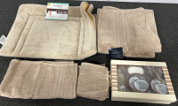 BRAND NEW MATCHING CHARISMA BATH TOWELS, HAND TOWELS & WASH CLOTHS (2 OF EACH), NOVAFORM MEMORY FOAM BATH MAT AND UNUSED THE BODY SHOP GIFT SET IN COCONUT