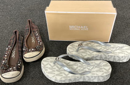 BRAND NEW MICHAEL KORS FLIP FLOPS (SIZE 8) AND ROCKET DOG WOMENS PLAID FLATS (SIZE 7)