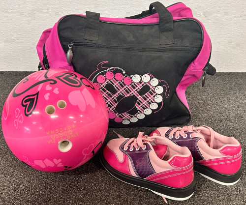 GIRLS PINK BOWLING BALL, LINDS BRAND BOWLING SHOES (GIRLS SIZE 1) AND MATCHING BOWLING BAG