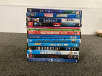 DVDS INCLUDING THE HOBBIT, WILLY WONKA, THE HUNGER GAMES - 2