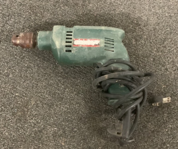 (1) METABO INDUSTRIAL DRILL (POWERS ON)