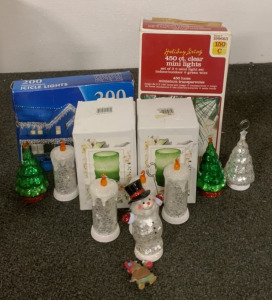 (1) HOLIDAY LIVING 450 CT. CLEAR MINI LIGHTS, (1) 200 INDOOR/OUTDOOR ICICLE LIGHTS AND MORE