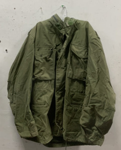 (1) LARGY ARMY GREEN ZIP UP COAT