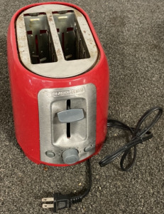 RED BLACK AND DECKER TOASTER (WORKS)