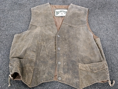 MEN'S L SUEDE VEST