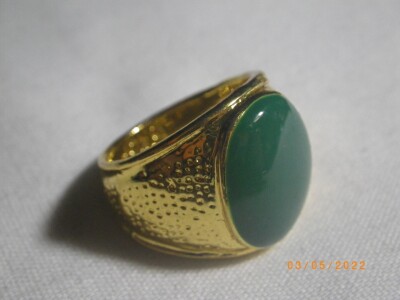 18k GE Ring w/ Green Stone