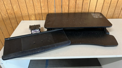 VIVO STANDING DESK AND EXTA KEYBOAD ATTACHMENT