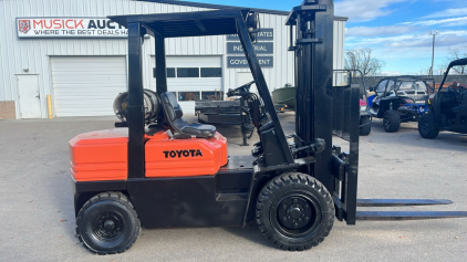 2007 ORANGE TOYOTA FORKLIFT 3624 HOURS ( RUNS)