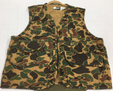 (1) Camouflage Hunting Vest Approximately Sz Large/XL