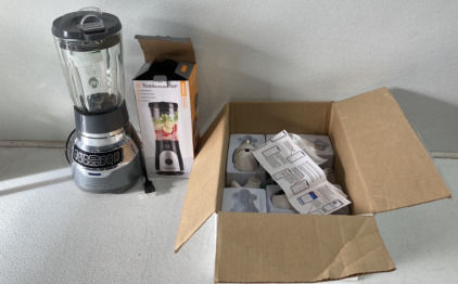 (1) Black Decker Blender (1) Toast Master Blender And More!