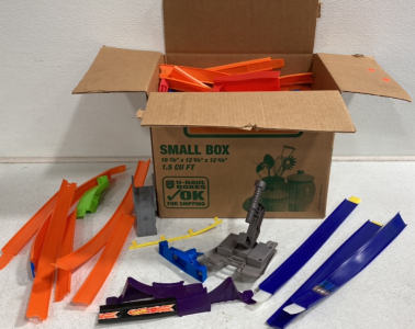 (1) Large Box Assorted Hot wheels track and Accessories