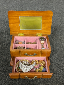 SMALL JEWELRY BOX WITH COSTUME JEWELRY AND COLLECTIBLES