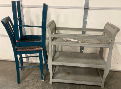 BABY CHANGING TABLE AND 2 CHAIRS