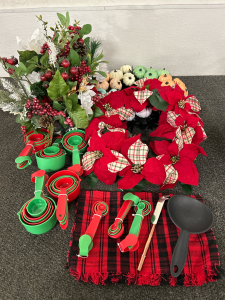 CHRISTMAS CENTERPIECE, 2 HOLIDAY WREATHS, PLAID PLACE MAT, GREEN/RED MEASURING CUPS & MEASURING SPOONS, CHEESE KNIFE AND LADLE REST