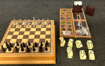 (5) BOARD GAMES ALL IN ONE WOODEN BOX: CHESS, DOMINOES, BACKGAMMON, CRIBBAGE, AND CHINESE CHECKERS