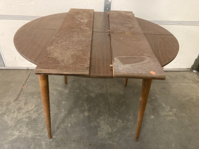 ROUND DINING TABLE 42” WITH TWO 8.5” INSERTS