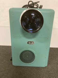 VINTAGE SPOTLIGHT OPAQUE PROJECTOR (TURNS ON)