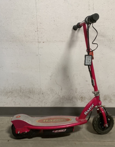 (1) PINK ELECTRIC RAZOR SCOOTER E150 (POWERS ON)