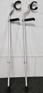 ADJUSTABLE CRUTCHES