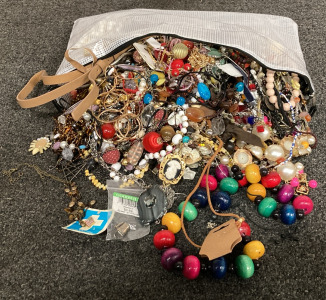 ZIPPER BAG OF COSTUME JEWELRY