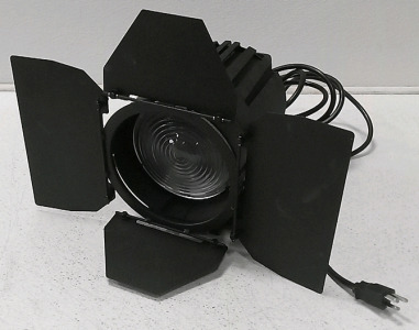 (1) Lupo Dayled 1000 Dual Color Pro Fresnel with DMX (Manual Yoke)