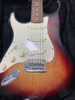 Eleca Stratocaster Type Electric Guitar Sunburst & Fender Case - 5