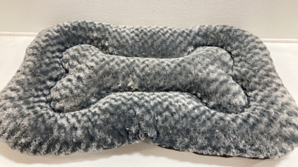39x26&rdquo; Gray Dog Bed