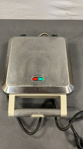 BREVILLE PIE MAKER ( WORKS )
