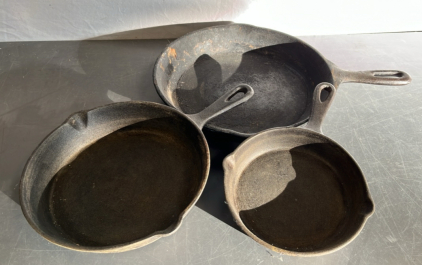 (3) CAST IRON SKILLETS ( MUTI- SIZE)