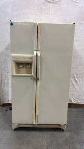 AMANA ROLLINB FRIDGE/ FREEZER ( DAMAGED POWER SOURE)
