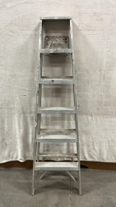 KELLER 6&rsquo; METAL LADDER
