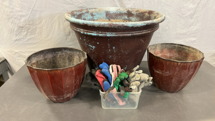 XL POT, (2) MEDIUM POTS, AND GLOVES