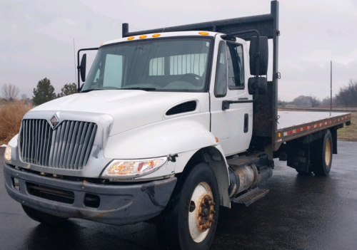 2006 INTERNATIONAL DURASTAR 4300 - DIESEL!
