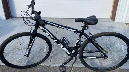 28&rdquo; Schwinn Pathway Bicycle (Black/White)